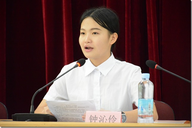 04 校学生会主席钟沁伶作学生会工作报告