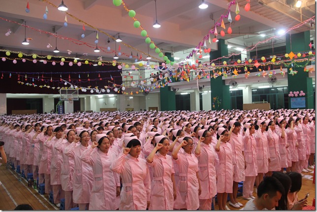 12护士节,我校举行护士节授帽仪式-肇庆医学高等专科学校