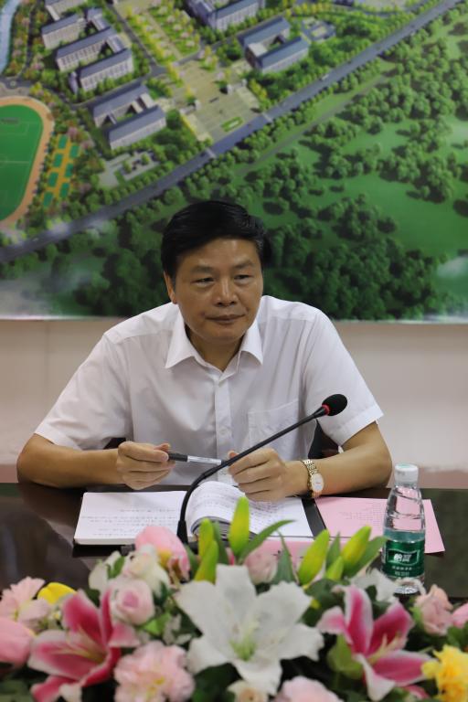 肇庆市委常委,政法委书记李尧坤同志来我校开展教师节慰问活动-肇庆
