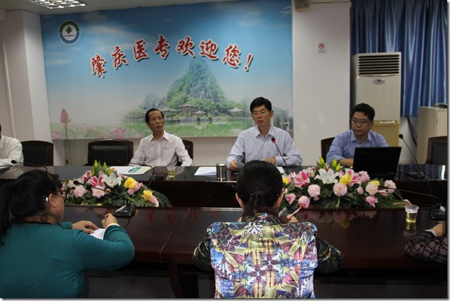 陈彤副书记主持会议